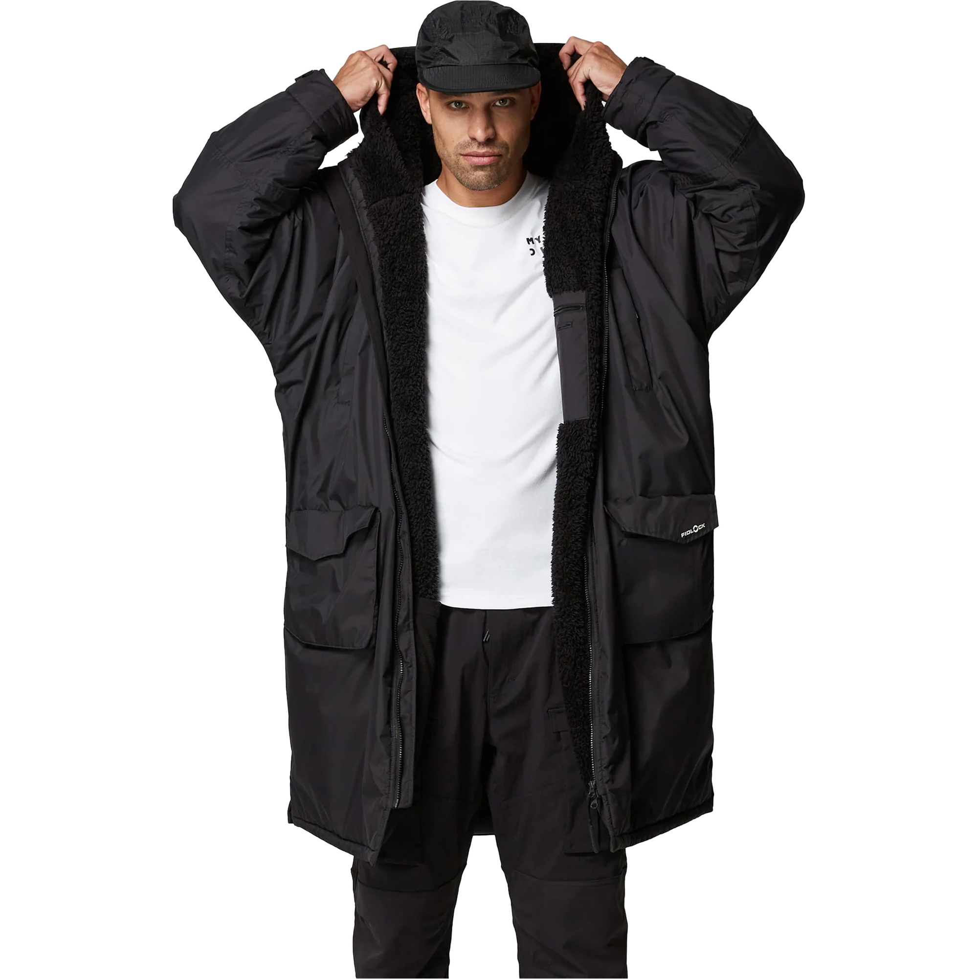 2026 Mystic Donker Tech Series Explore 2.0 Poncho 35018.230015 - Zwart